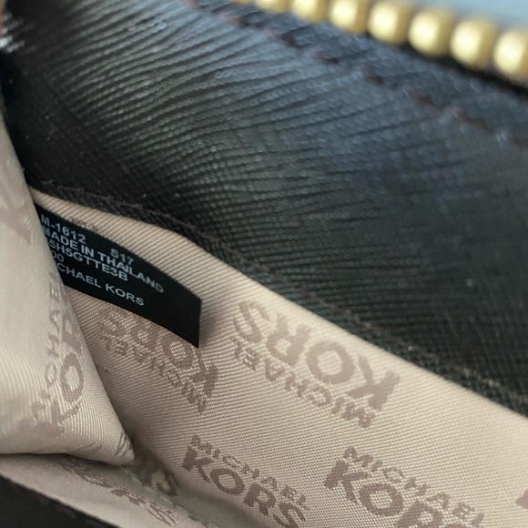 Michael Kors large logo brown Continental Wallet with wristlet strap - Picture 4 of 9